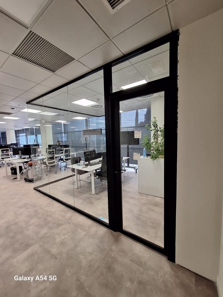 Mamparas de oficina Barcelona, divisiones para oficinas