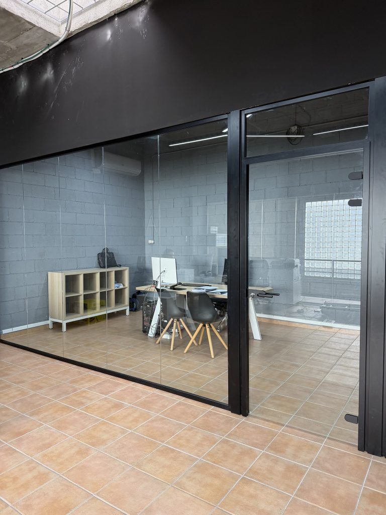 divisiones de oficina en Barcelona con mamparas de cristal