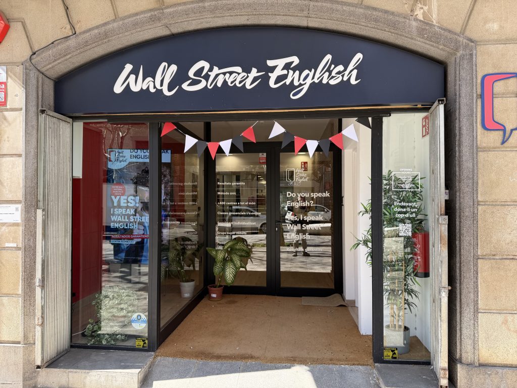 Mamparas de oficina en academia de inglés en Barcelona