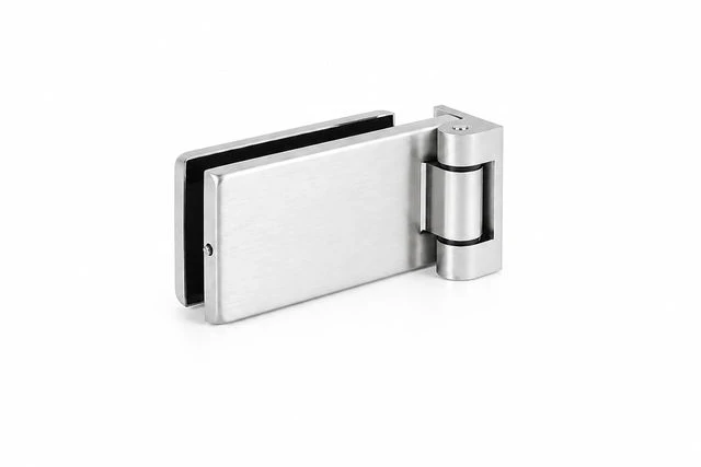Bisagra de pinza de acabado metálico satinado para puerta de cristal templado de mampara de oficina
